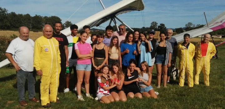 , La Clayette 18 jeunes ligériens sont venus au club ULM de Bourgogne de La Clayette