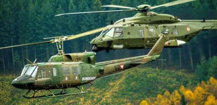 , aviation: Federal Army: Agusta Bell 212 burnt out
