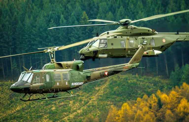 aviation-Federal-Army-Agusta-Bell-212-burnt-out