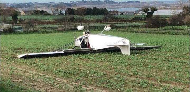 , Côtes-d’Armor : un ULM fait un atterrissage forcé dans un champ, deux passagers légèrement blessés