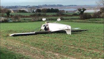 , Un ULM fait un atterrissage forcé dans un champ des Côtes-d’Armor, deux passagers légèrement blessés