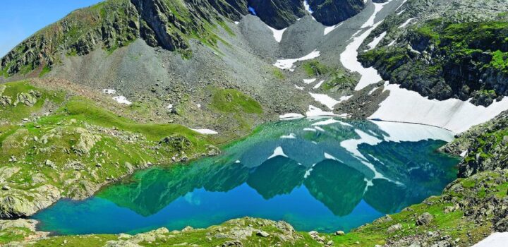 , Livre nature : plongez dans la beauté des lacs des Pyrénées