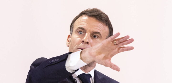 , Macron, un manager qui flotte dans les habits de l’homme d’Etat, par Christian Salmon
